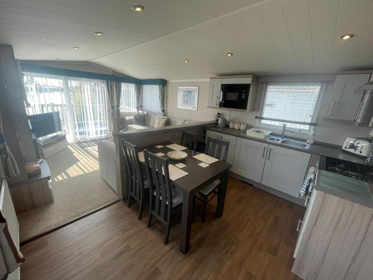 Lakeside Retreat 3 With Hot Tub, Private Fishing Peg Situated At Tattershall Lakes Country Park Esterno foto