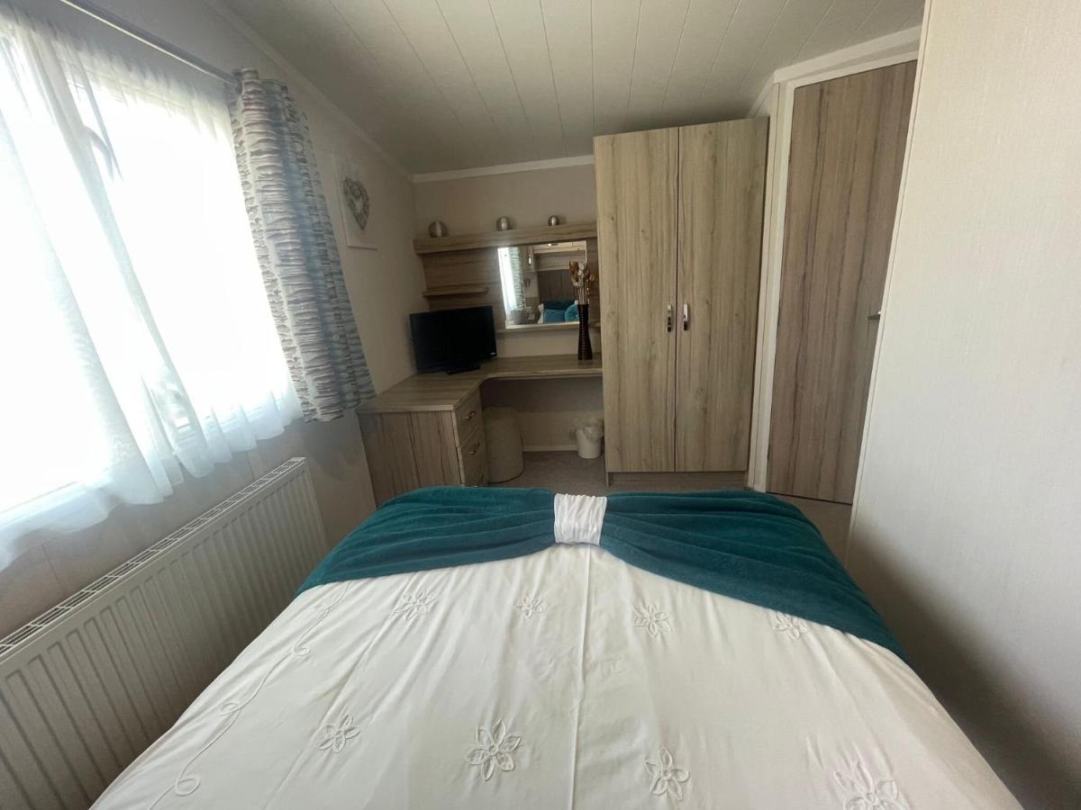 Lakeside Retreat 3 With Hot Tub, Private Fishing Peg Situated At Tattershall Lakes Country Park Esterno foto