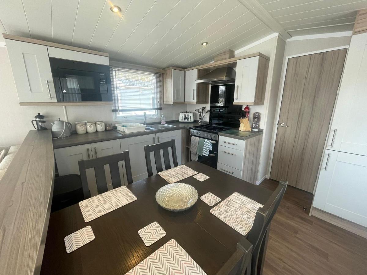 Lakeside Retreat 3 With Hot Tub, Private Fishing Peg Situated At Tattershall Lakes Country Park Esterno foto