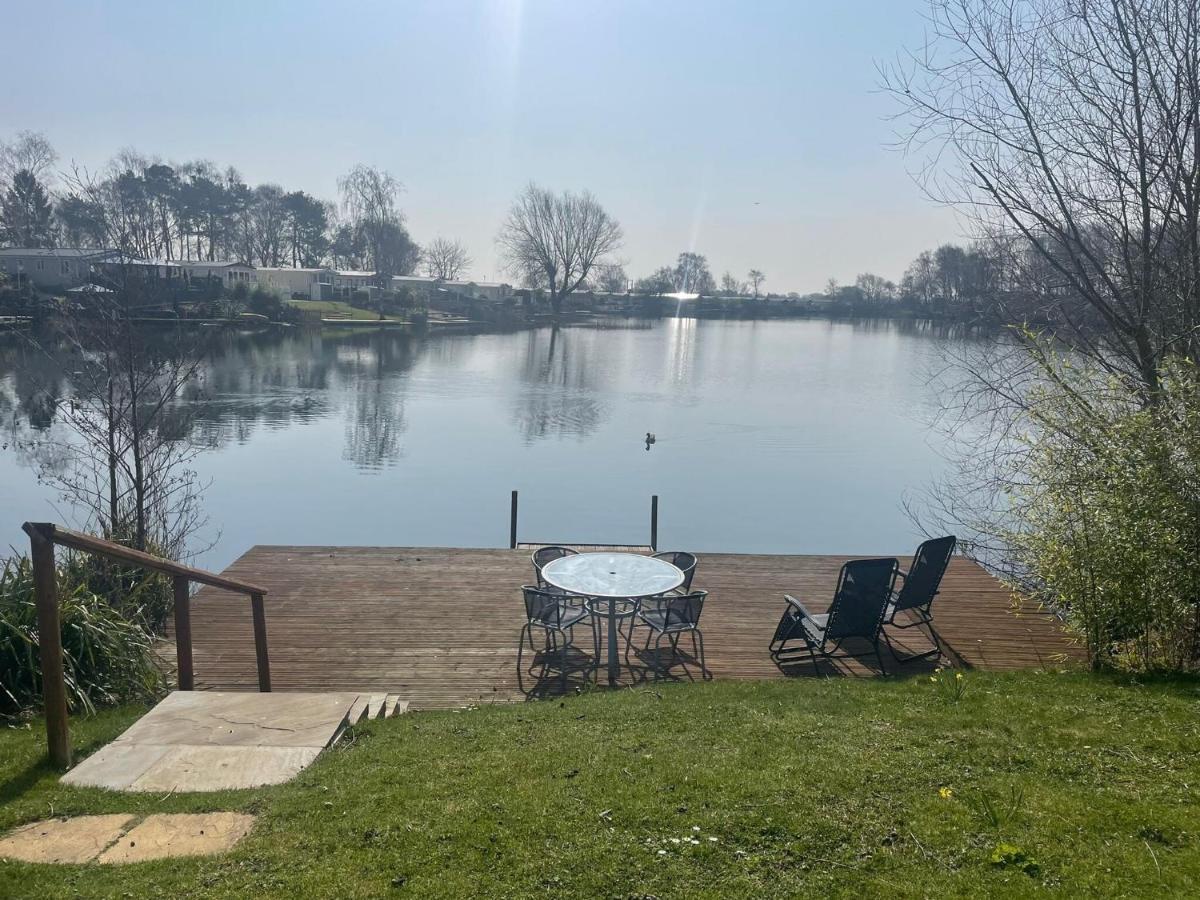 Lakeside Retreat 3 With Hot Tub, Private Fishing Peg Situated At Tattershall Lakes Country Park Esterno foto