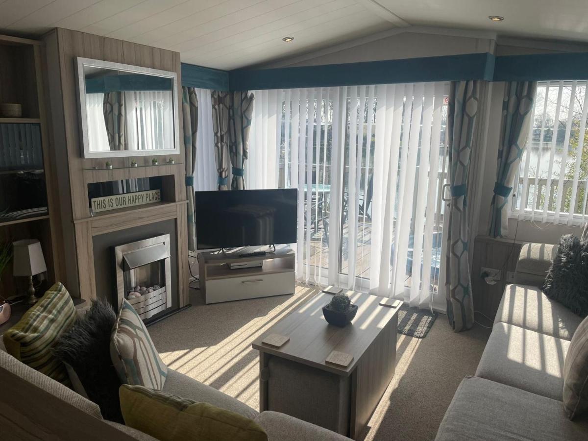 Lakeside Retreat 3 With Hot Tub, Private Fishing Peg Situated At Tattershall Lakes Country Park Esterno foto