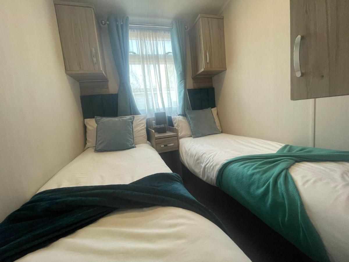 Lakeside Retreat 3 With Hot Tub, Private Fishing Peg Situated At Tattershall Lakes Country Park Esterno foto