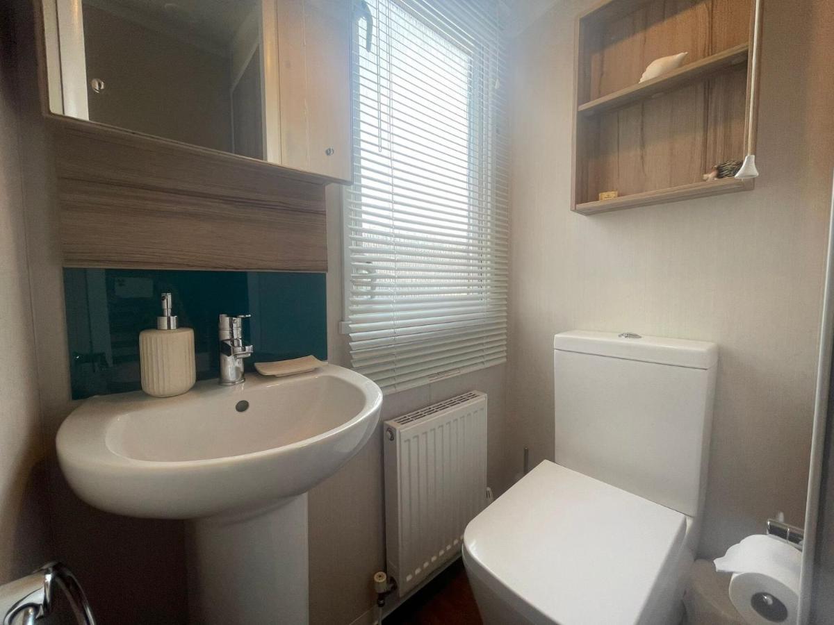 Lakeside Retreat 3 With Hot Tub, Private Fishing Peg Situated At Tattershall Lakes Country Park Esterno foto
