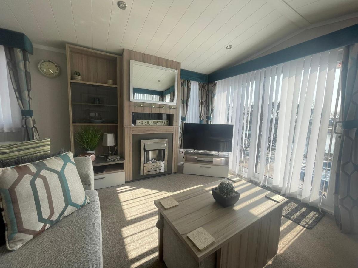 Lakeside Retreat 3 With Hot Tub, Private Fishing Peg Situated At Tattershall Lakes Country Park Esterno foto