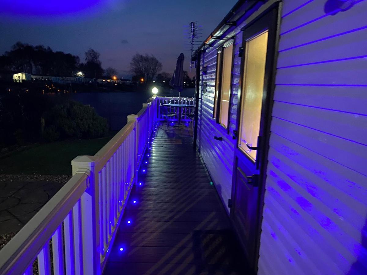 Lakeside Retreat 3 With Hot Tub, Private Fishing Peg Situated At Tattershall Lakes Country Park Esterno foto