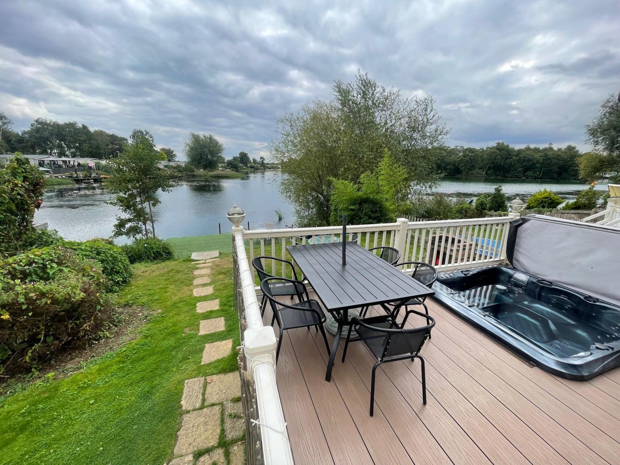 Lakeside Retreat 3 With Hot Tub, Private Fishing Peg Situated At Tattershall Lakes Country Park Esterno foto