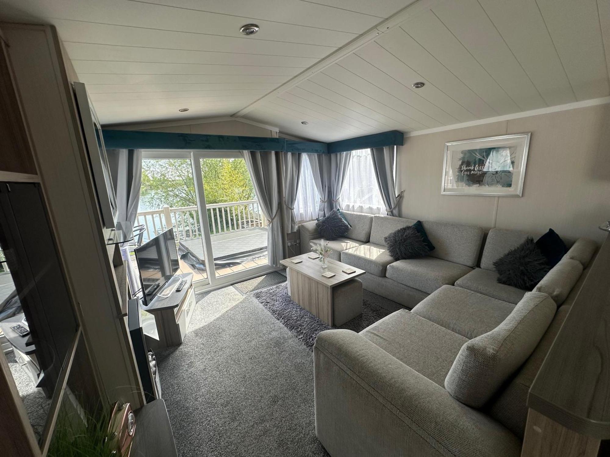 Lakeside Retreat 3 With Hot Tub, Private Fishing Peg Situated At Tattershall Lakes Country Park Esterno foto